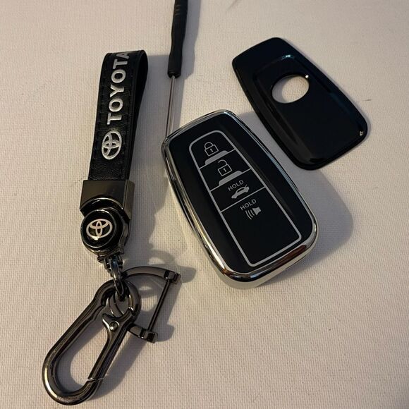 Toyota Logo key fob Keychain in Black leather with black/silver key fob case NWT - Picture 1 of 9